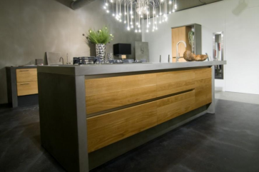 Keuken van beton en hout